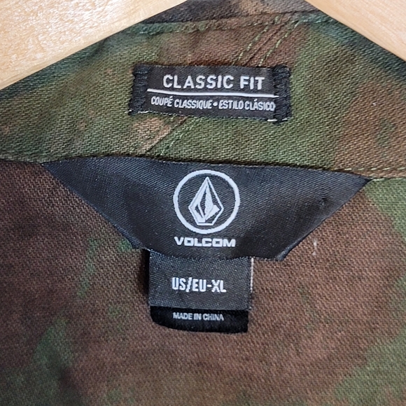 Volcom Stone Classic Fit Button Up  Camouflage Shirt XL - Picture 2 of 6